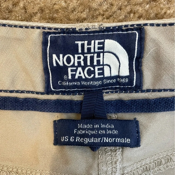 Women’s The North Face Shorts - Picture 3 of 4